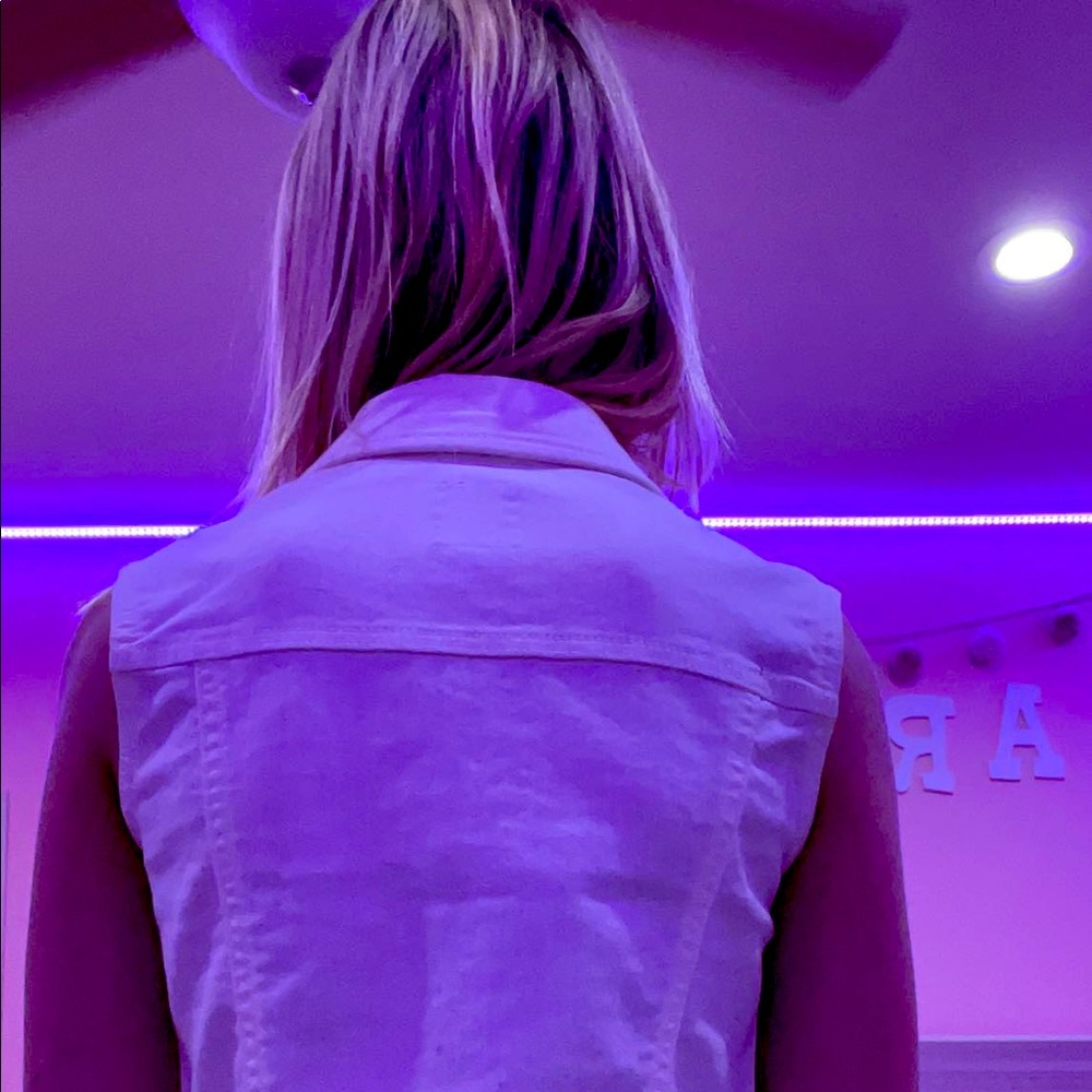 WHITE JEAN JACKET